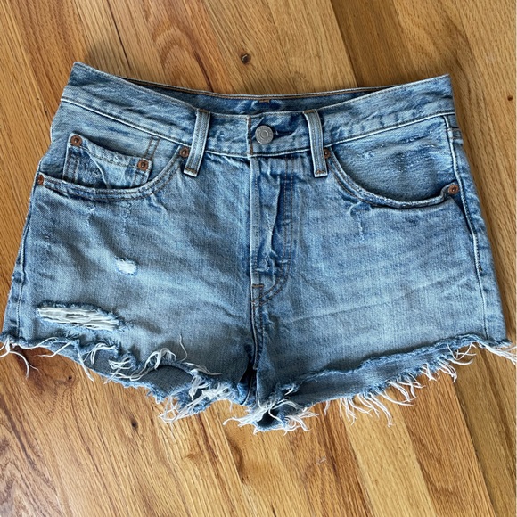 LEVI’s 501® ORIGINAL HIGH RISE WOMEN'S SHORTS size 26 - Picture 1 of 6